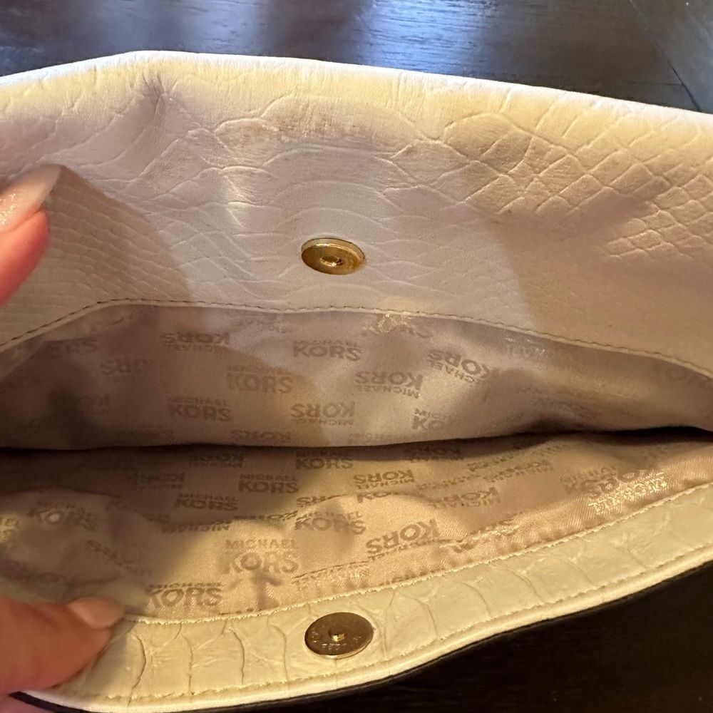 Michael Kors Cream Envelope Bag - Picture 3 of 10